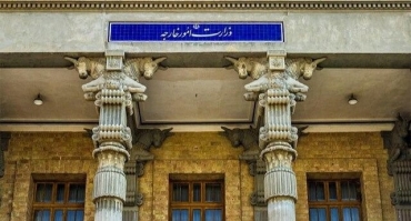 طهران ترد علی التحرکات الأمریکیة لمضایقة ناقلات النفط المتوجهة إلی فنزویلا